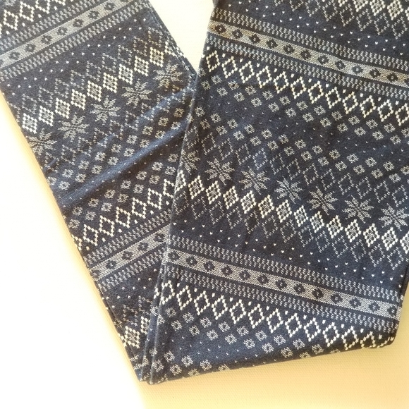 NWOT Snow Flakes Christmas leggins - Picture 5 of 6